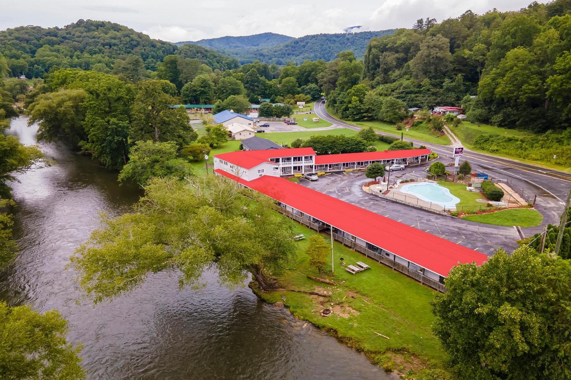 Lloyd'S On The River Country Inn By Oyo Bryson City Ngoại thất bức ảnh