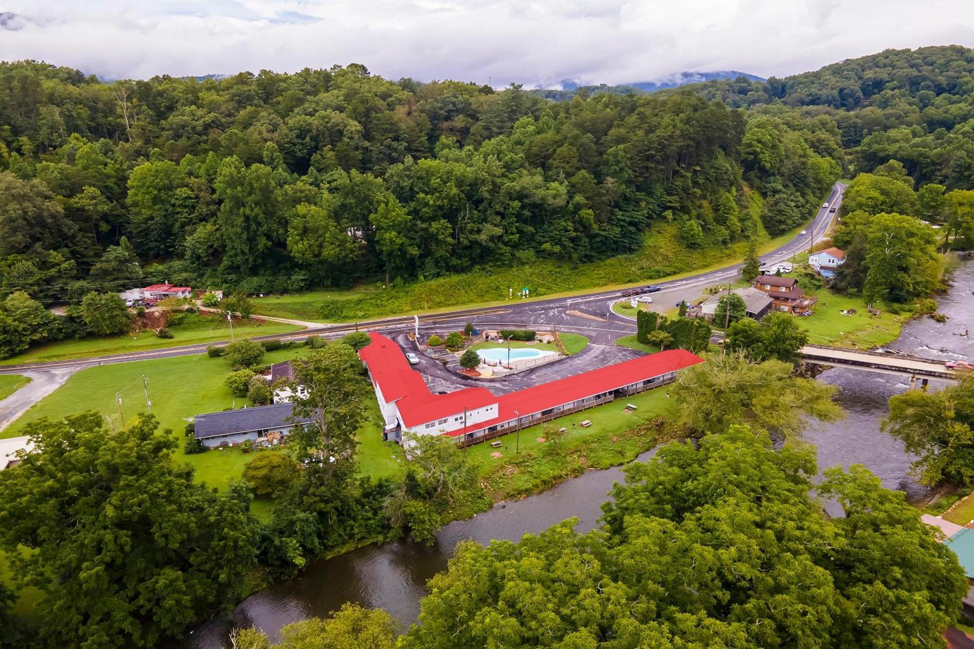 Lloyd'S On The River Country Inn By Oyo Bryson City Ngoại thất bức ảnh
