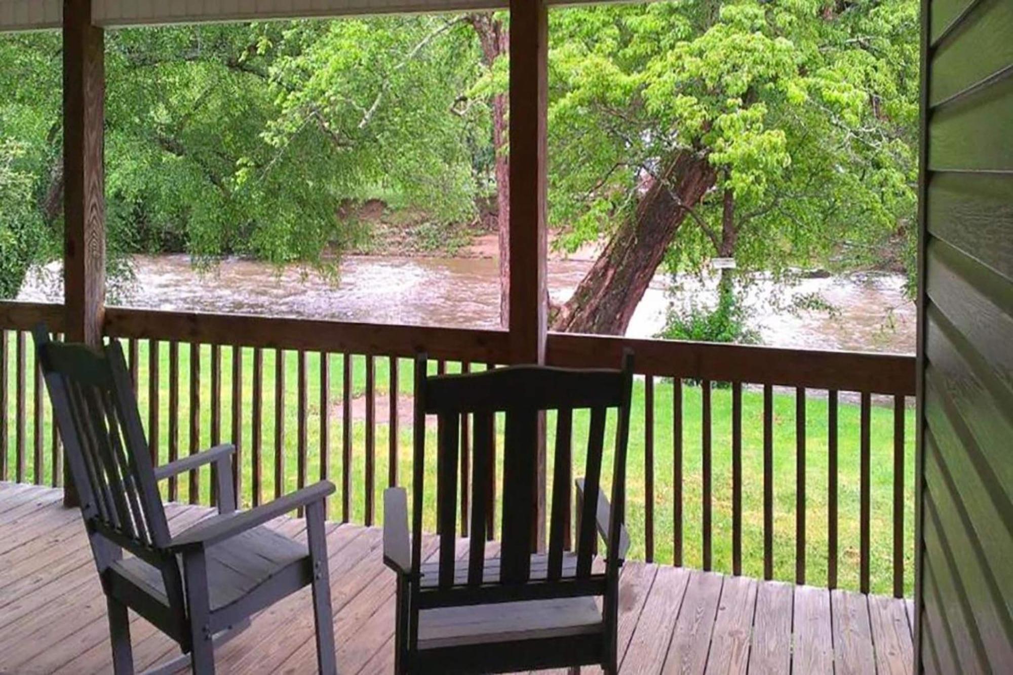 Lloyd'S On The River Country Inn By Oyo Bryson City Ngoại thất bức ảnh