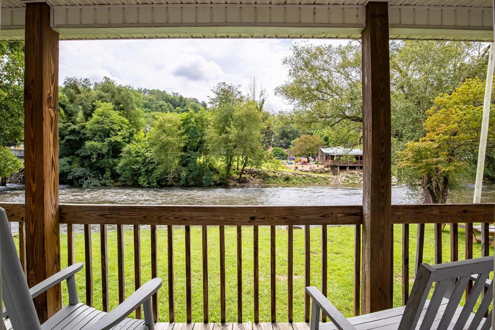 Lloyd'S On The River Country Inn By Oyo Bryson City Ngoại thất bức ảnh