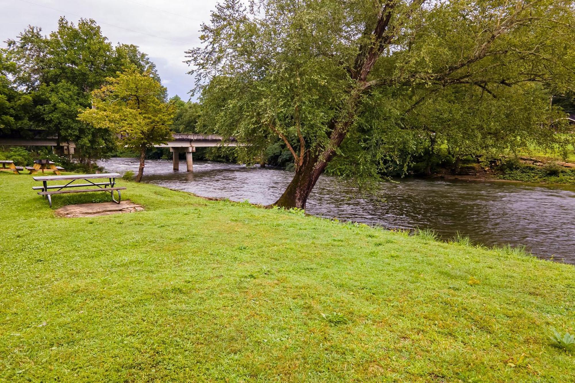Lloyd'S On The River Country Inn By Oyo Bryson City Ngoại thất bức ảnh